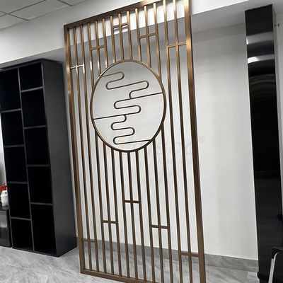 Dekoracyjna ścianka działowa ze stali nierdzewnej o średnicy 1250 mm Wycinana laserowo Hotelowa restauracja Metalowa przegroda pokoju