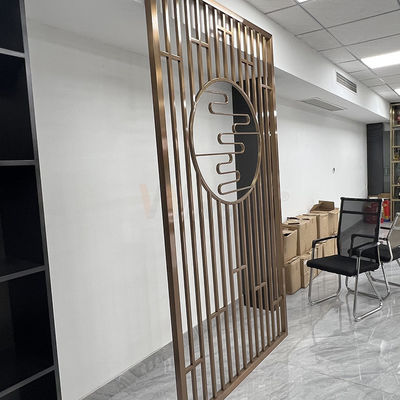 Dekoracyjna ścianka działowa ze stali nierdzewnej o średnicy 1250 mm Wycinana laserowo Hotelowa restauracja Metalowa przegroda pokoju