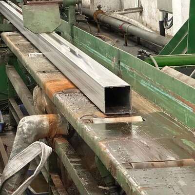 Niższe koszty 201 304 316 Stopień Nierdzewna kwadratowa rurka lustrowa Plamy wykończone 200mmx200mm Duże rozmiary rurki ze stali nierdzewnej